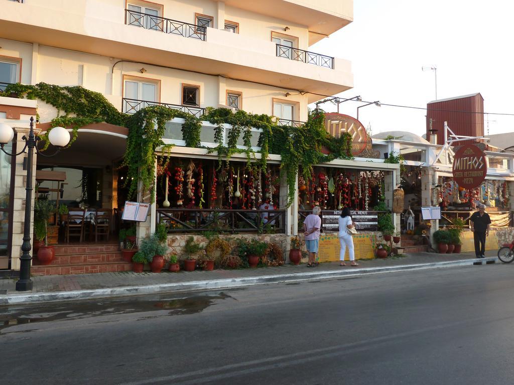 Mithos Apartments Agia Marina  Екстер'єр фото